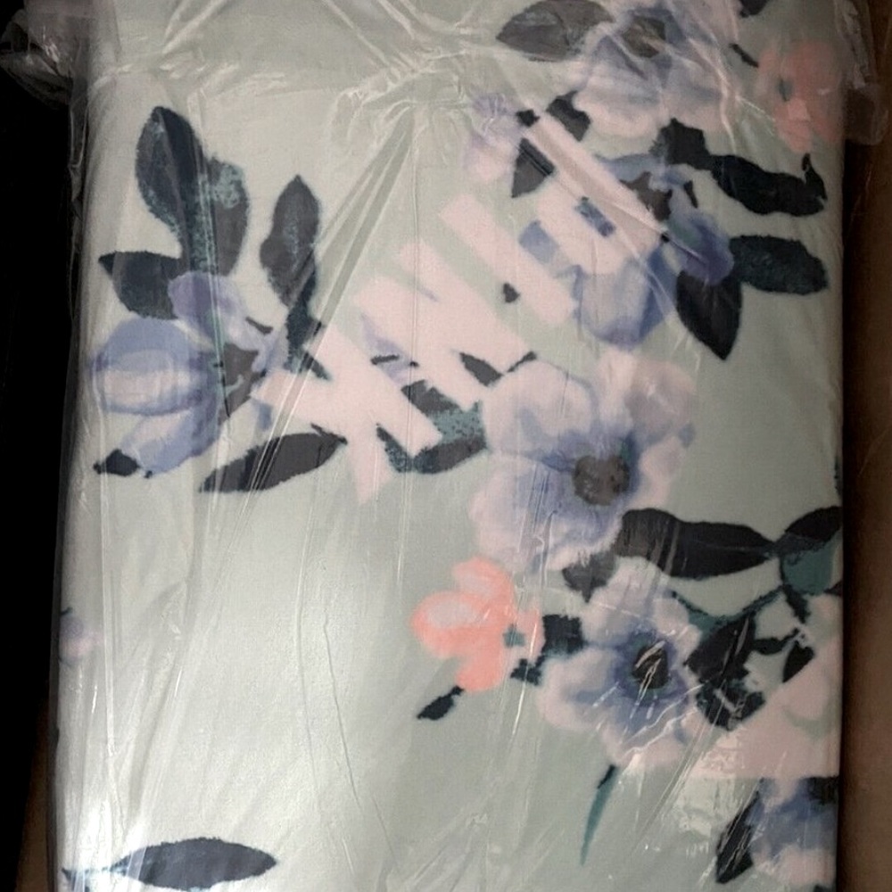New pink Victoria’s Secret Sherpa blanket